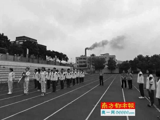 乐投（中国）黑烟突袭中学 东莞橡塑公司称或为雾霾